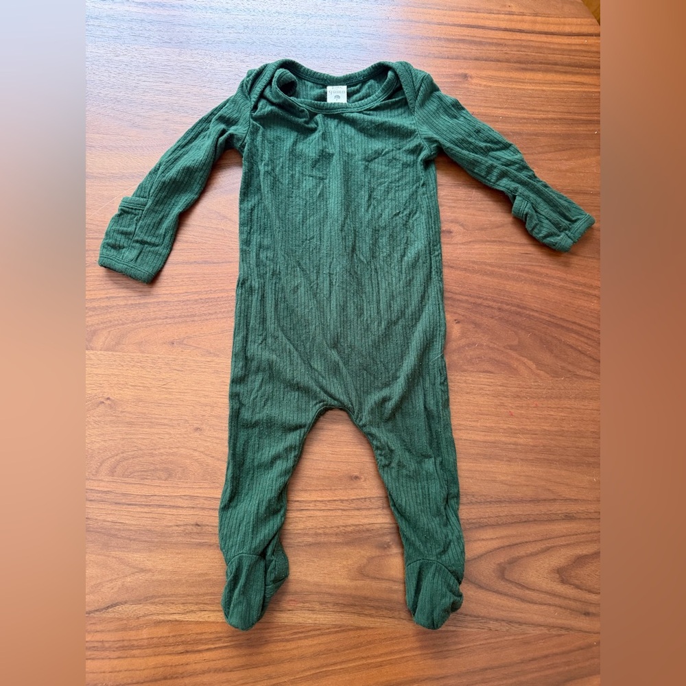 Kate Quinn baby outfit